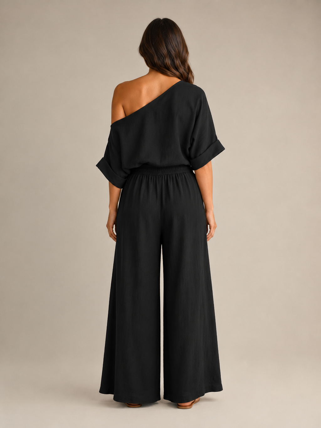 Usoa - Tvådelat set med one-shoulder och vida byxor