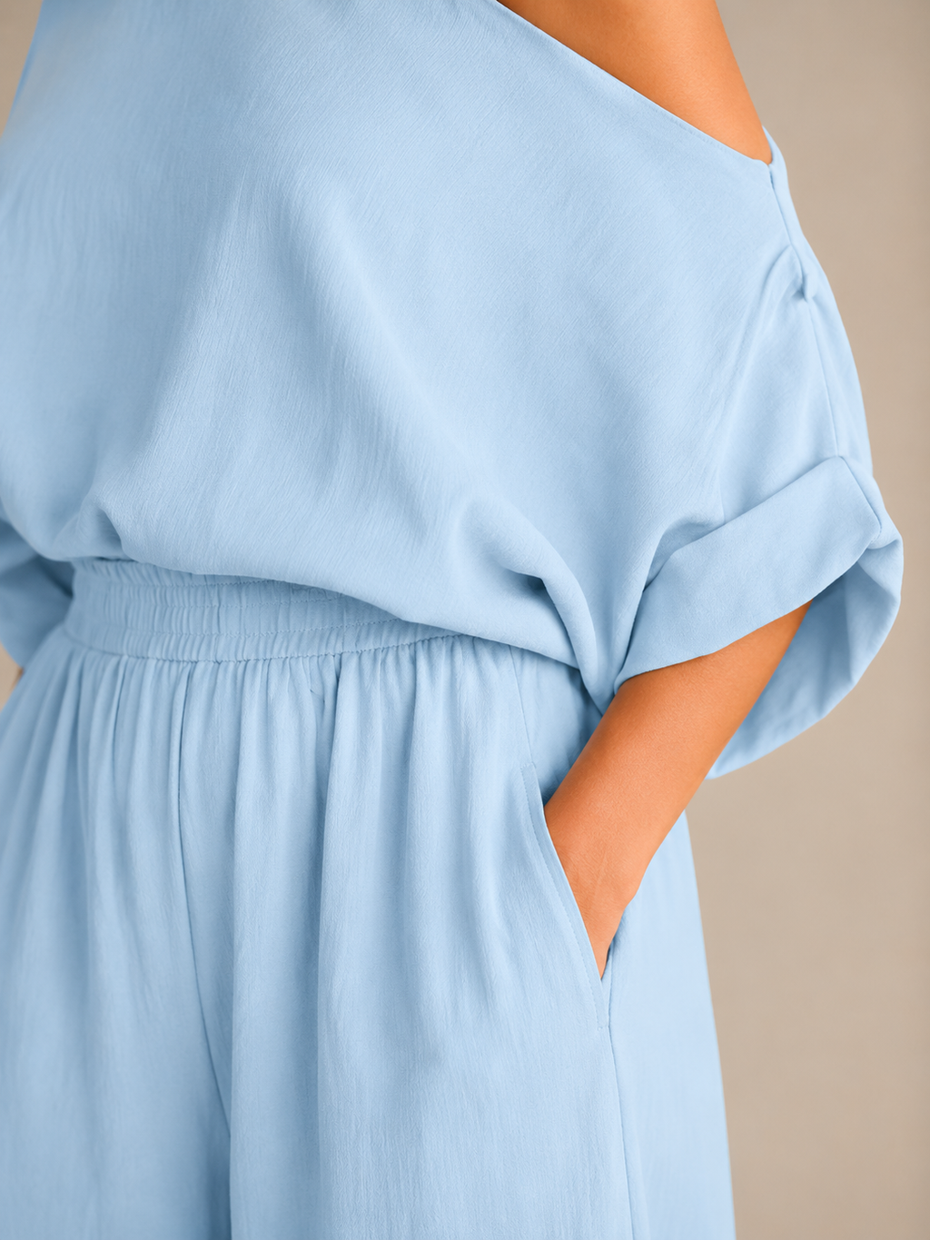 Usoa - Tvådelat set med one-shoulder och vida byxor